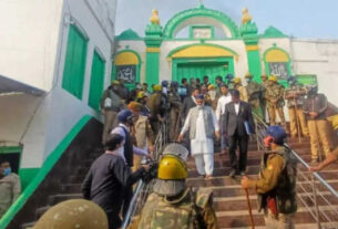 Masjid 1732867876