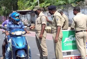 Police Personnel Stop Vehicles L